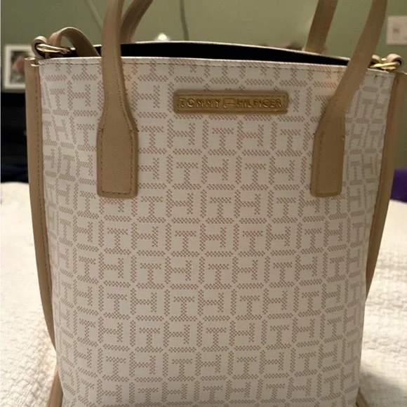 Tommy Hilfiger Beige and Tan Geometric Tote - Picture 3 of 6